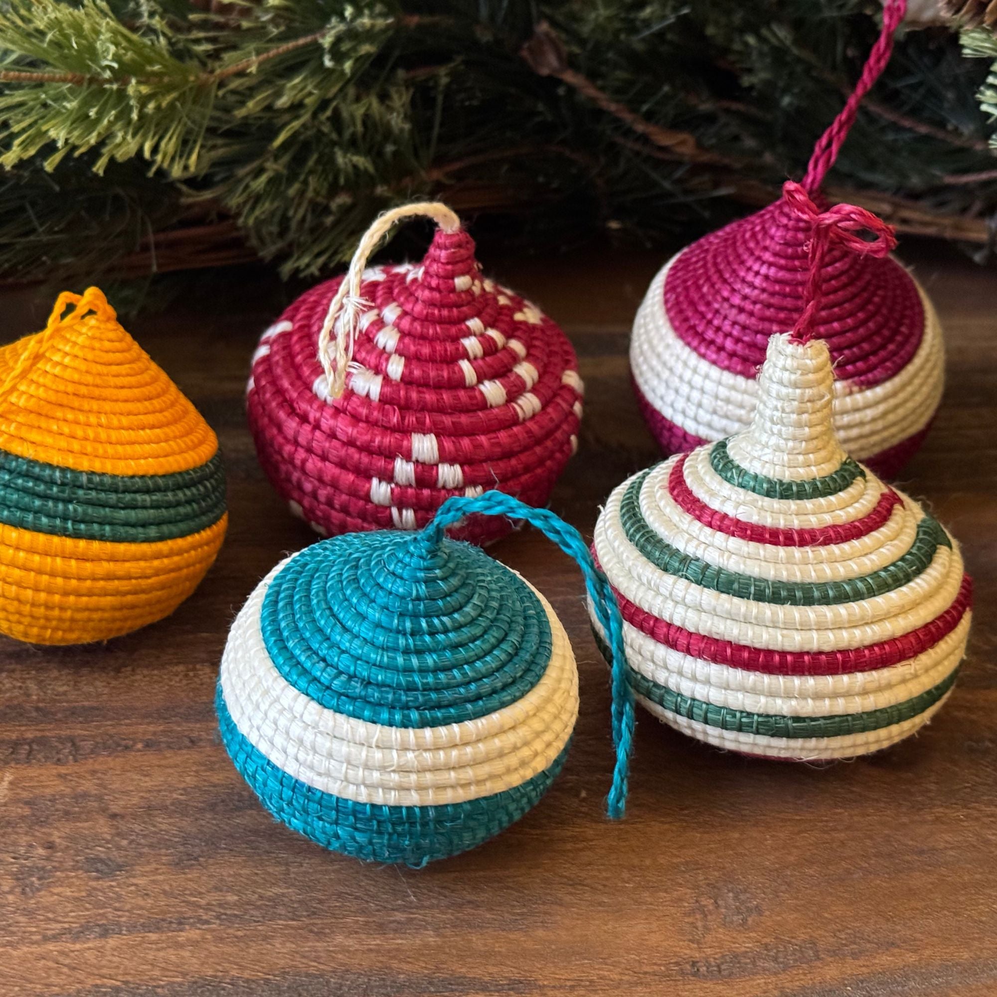 Rwanda Woven Round Ornaments - Mixed Colors (SINGLE UNIT)